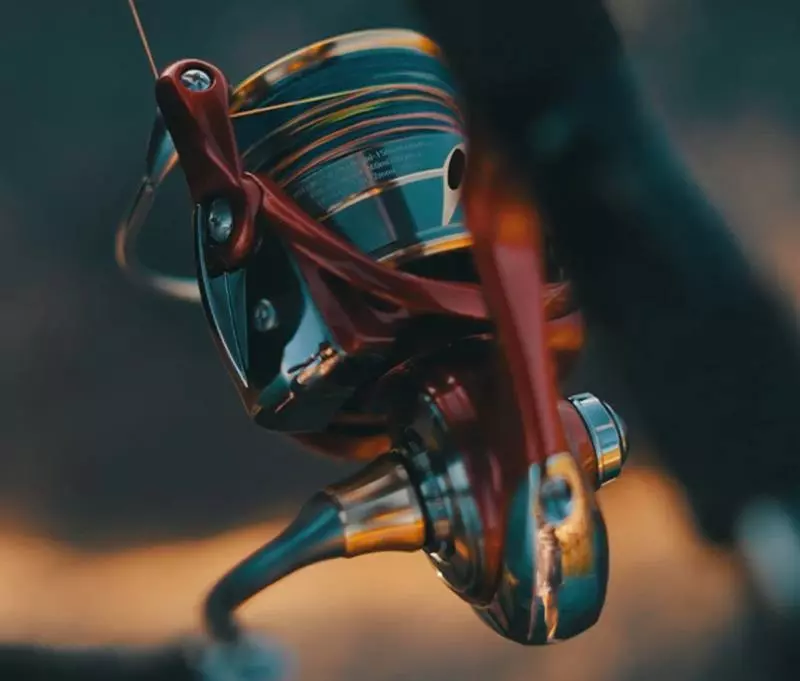 DAIWA REVELRY MQ HD 2500D-H SPIN REEL - Image 3